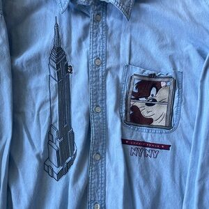 VTG Looney Toones Tasmanian Devil NY Embroidered Denim Shirt Size Large